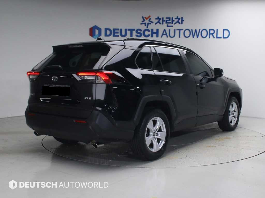 Toyota RAV4 — photo 02