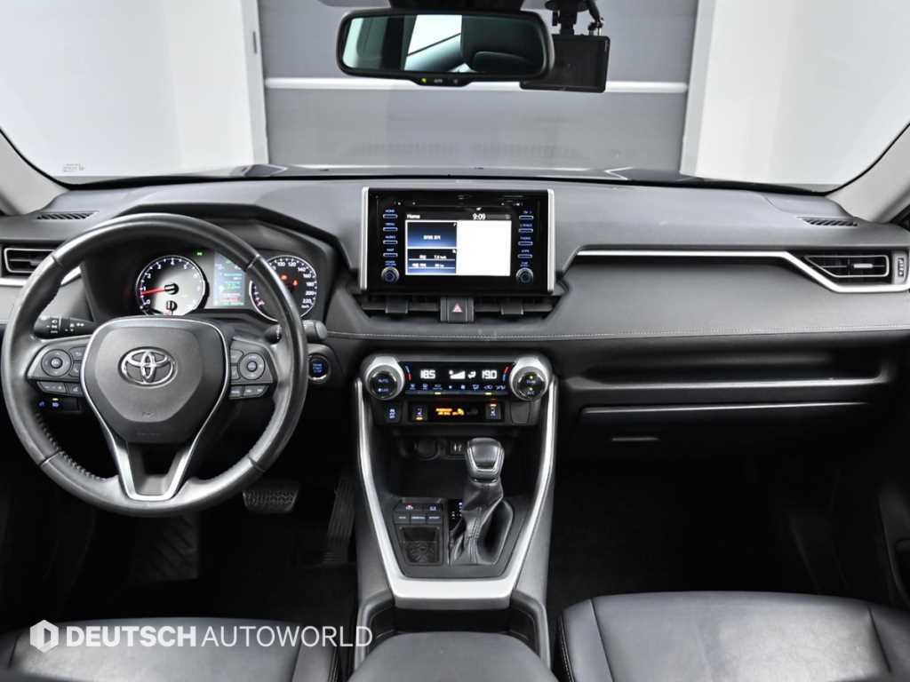 Toyota RAV4 — photo 07