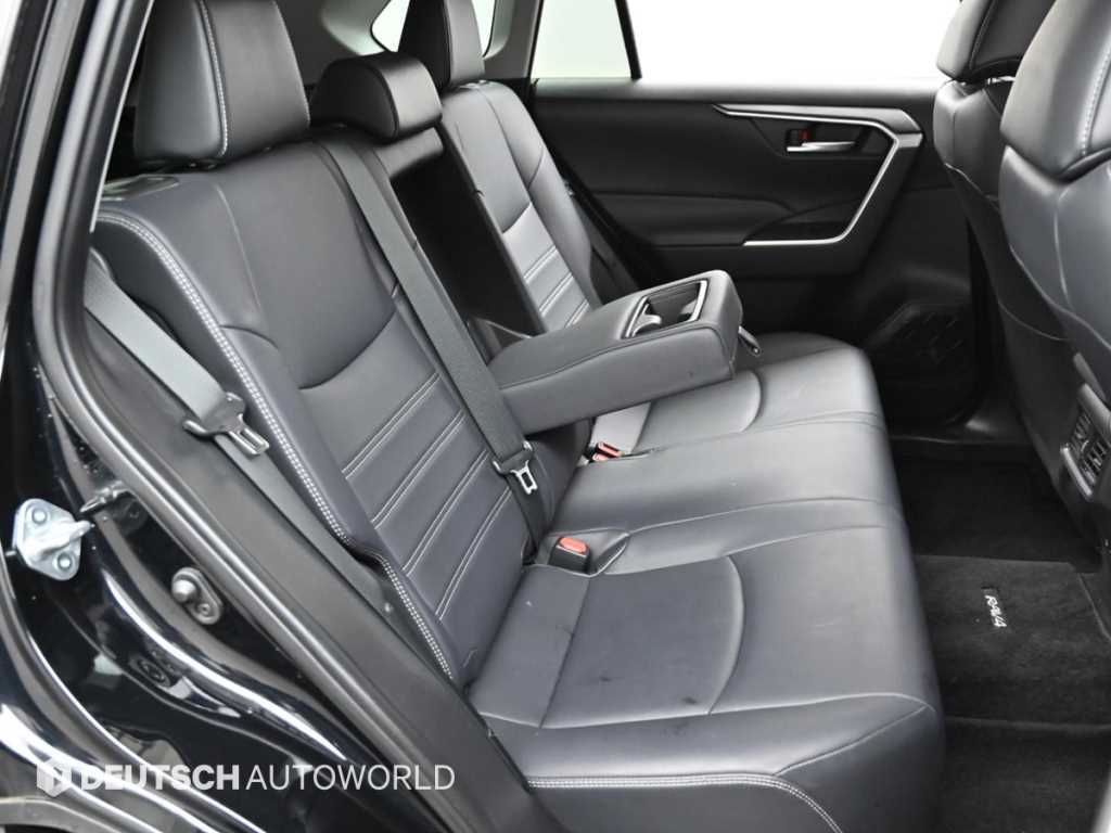 Toyota RAV4 — photo 12