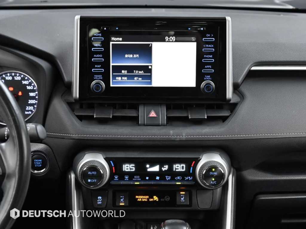 Toyota RAV4 — photo 14