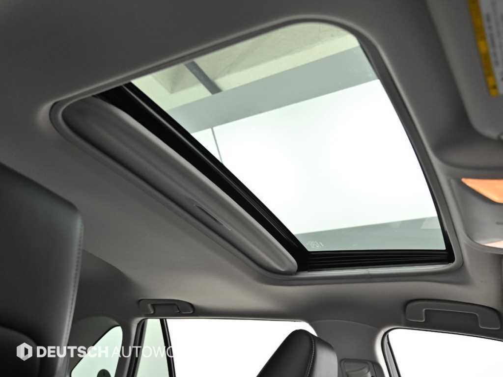 Toyota RAV4 — photo 18