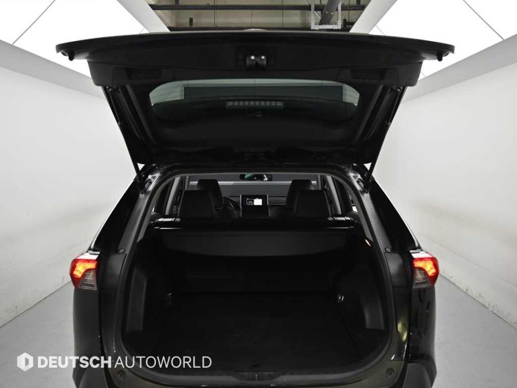 Toyota RAV4 — photo 19