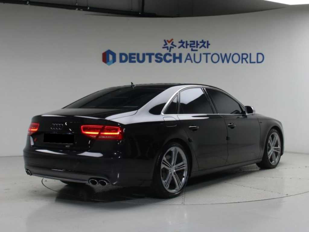 Audi S8 — photo 02