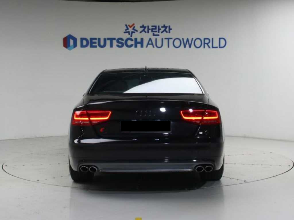 Audi S8 — photo 04