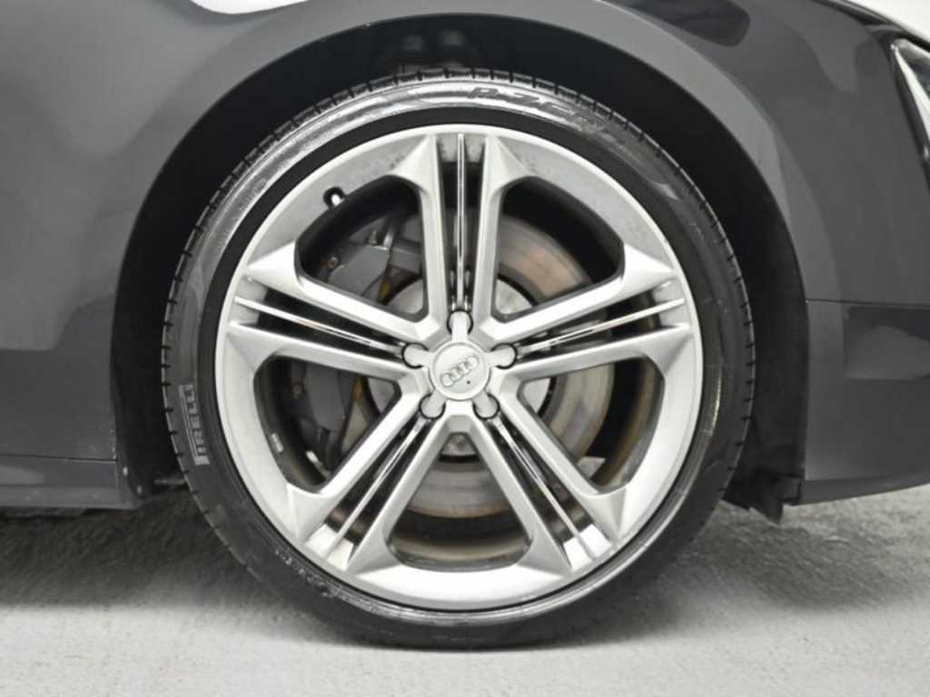 Audi S8 — photo 05