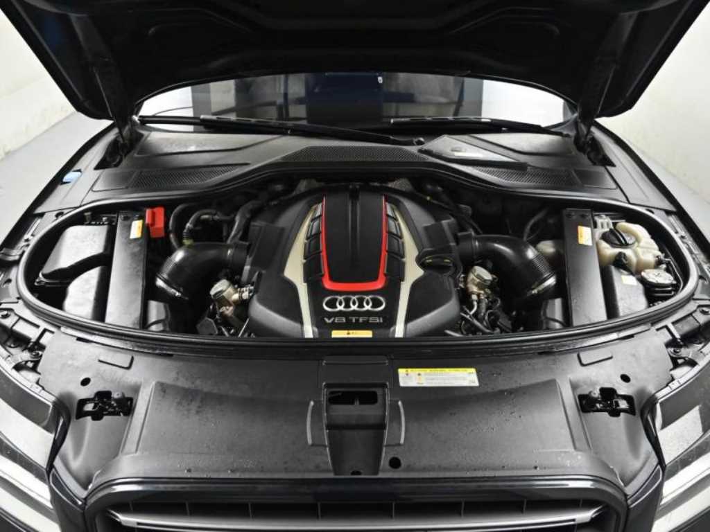 Audi S8 — photo 06