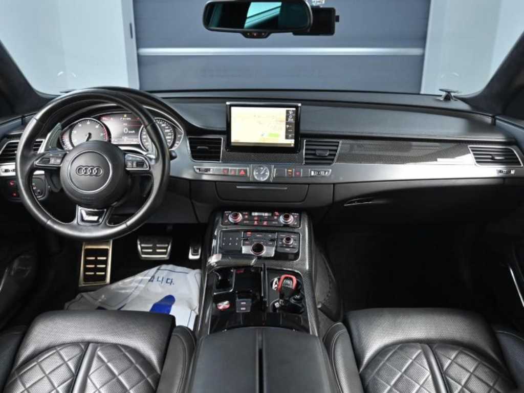 Audi S8 — photo 07
