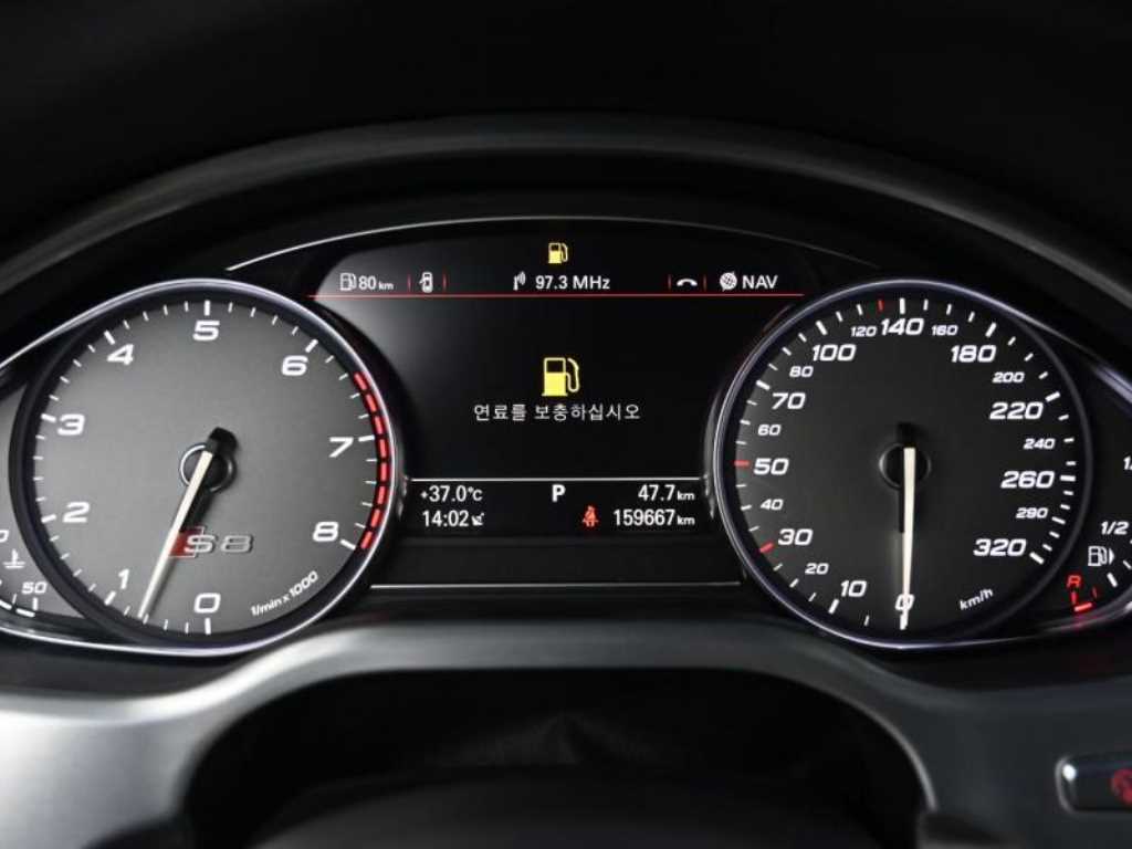 Audi S8 — photo 08