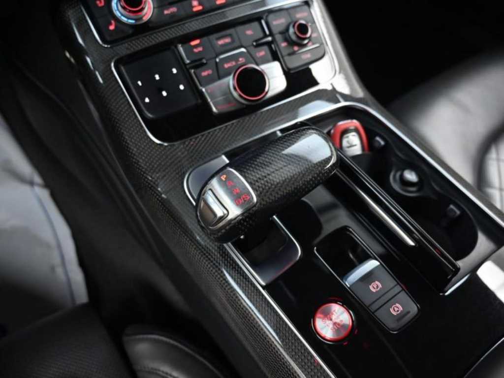 Audi S8 — photo 09