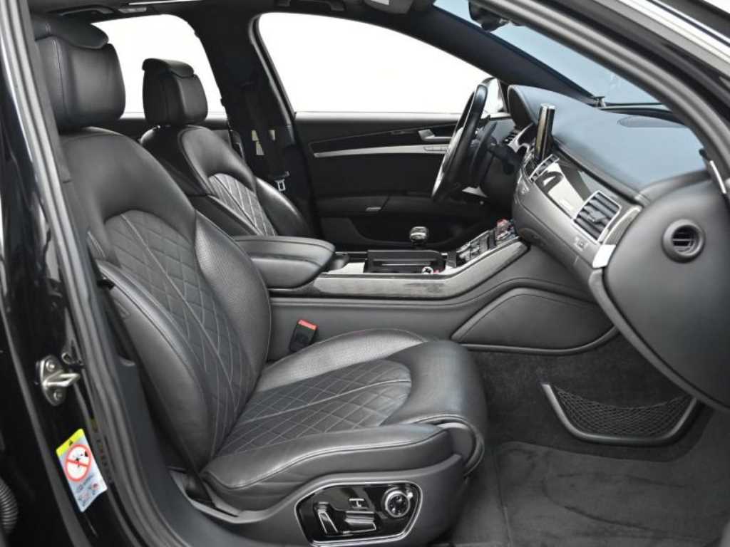 Audi S8 — photo 10