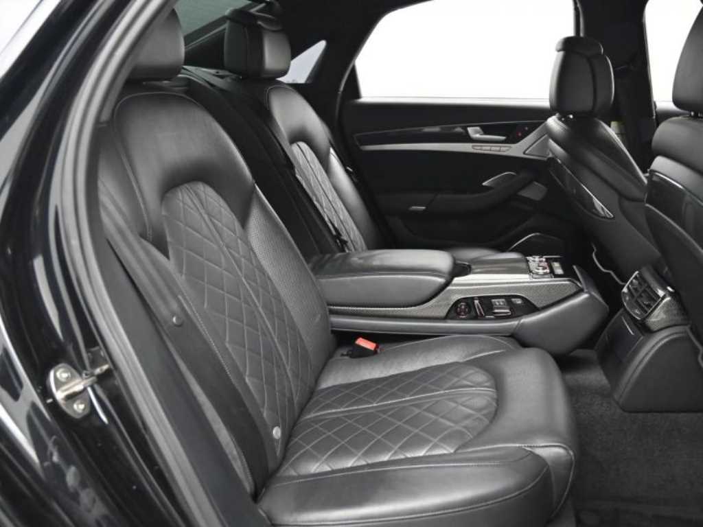 Audi S8 — photo 12