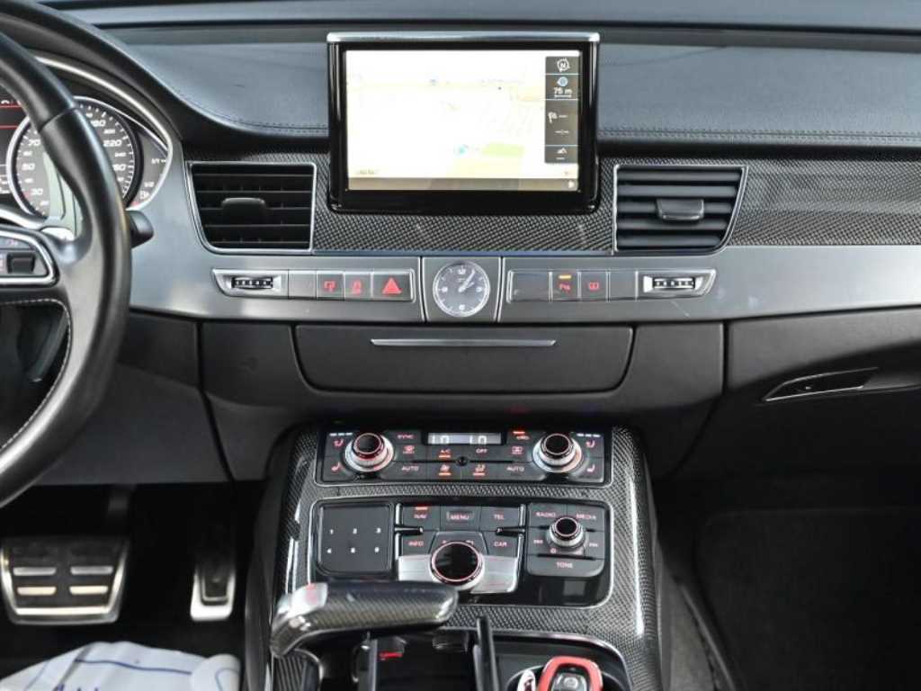 Audi S8 — photo 14