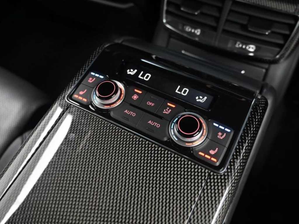 Audi S8 — photo 16