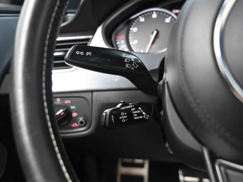 Audi S8 — photo 17