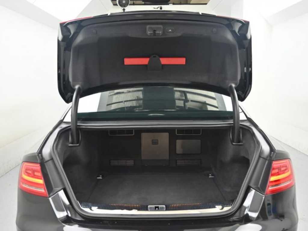 Audi S8 — photo 19