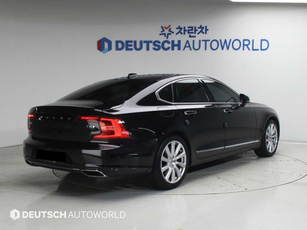 Volvo S90 — photo 02