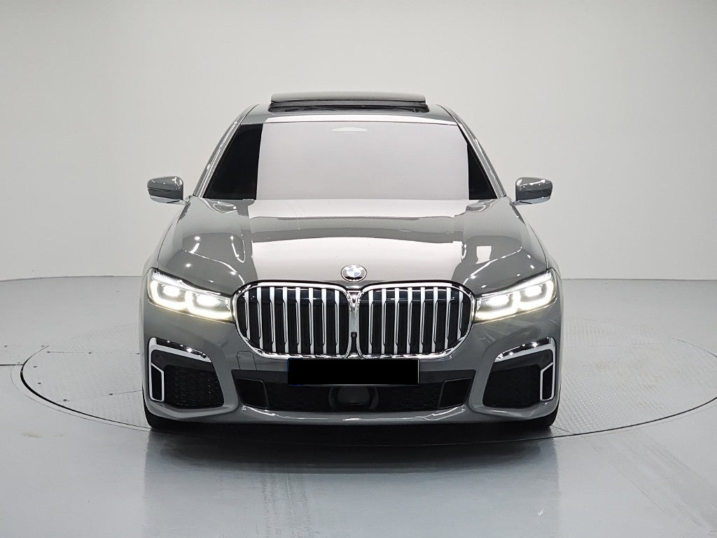 BMW 7-Series — photo 02