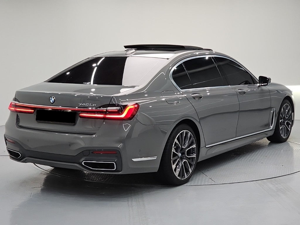 BMW 7-Series — photo 04