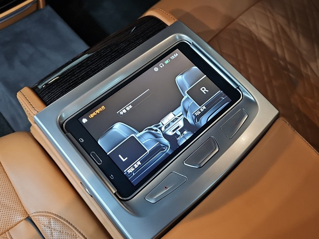 BMW 7-Series — photo 15