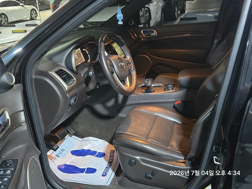 Jeep Cherokee — photo 06