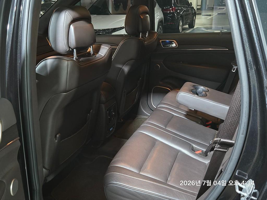 Jeep Cherokee — photo 07