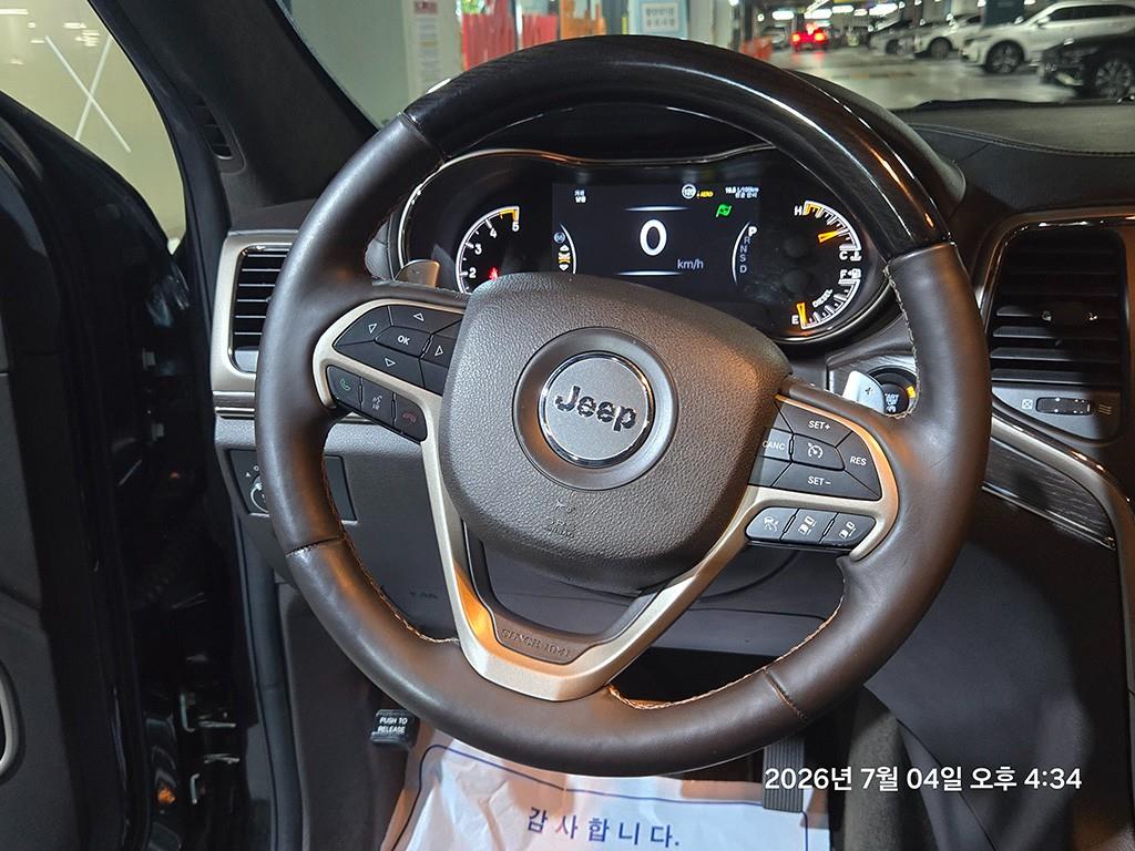 Jeep Cherokee — photo 08