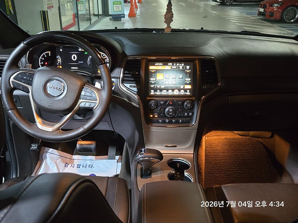Jeep Cherokee — photo 10