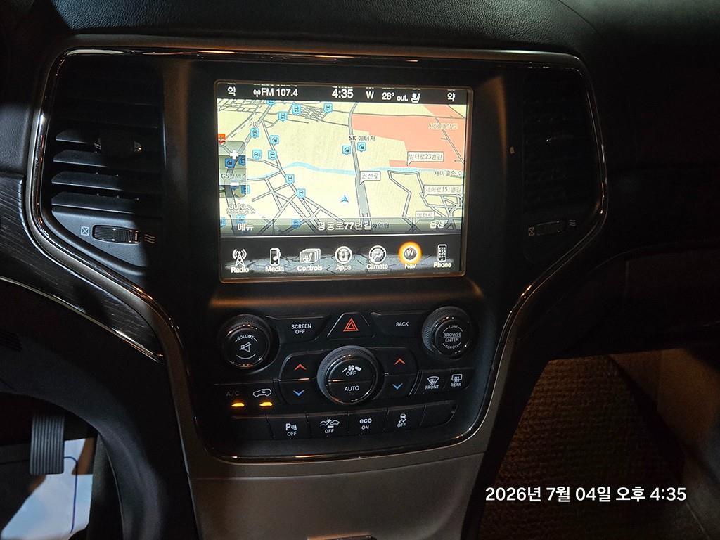 Jeep Cherokee — photo 11
