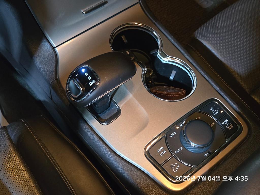 Jeep Cherokee — photo 12