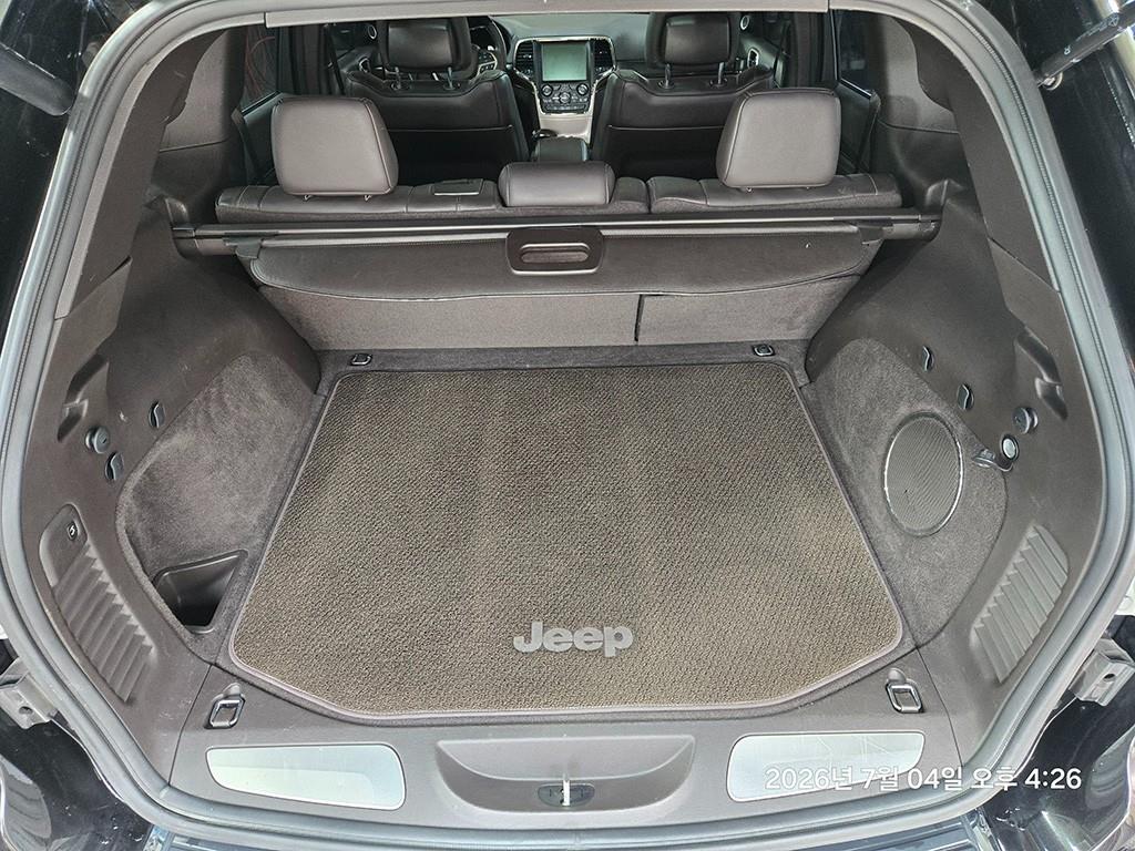 Jeep Cherokee — photo 17
