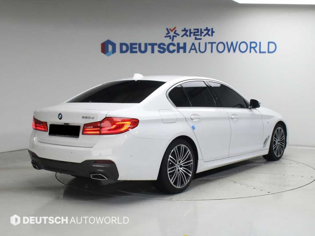 BMW 5-Series — photo 02