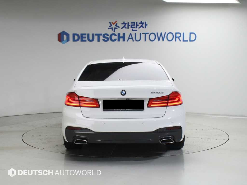 BMW 5-Series — photo 04