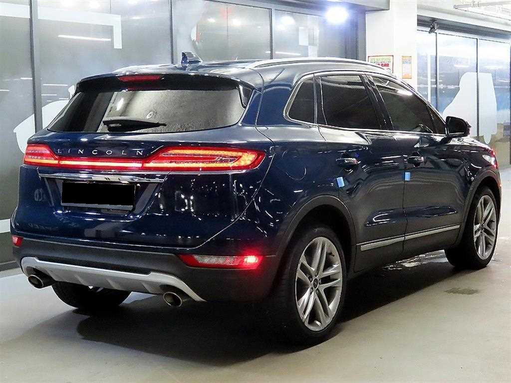 Lincoln MKC — photo 04