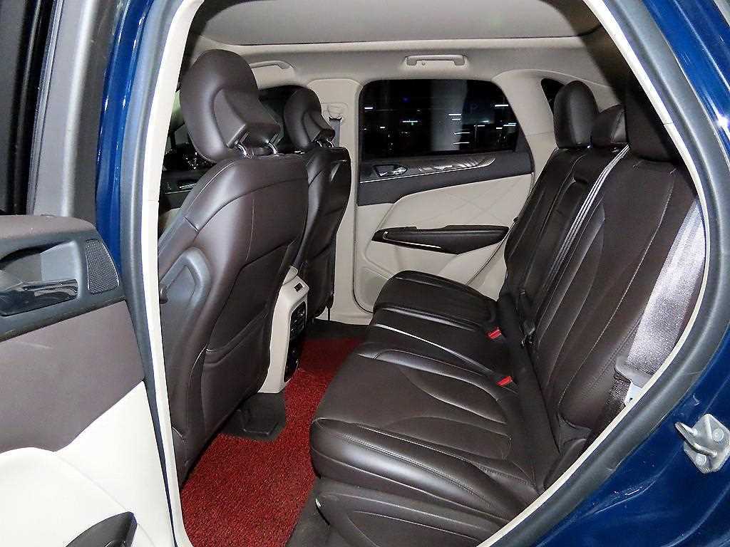 Lincoln MKC — photo 07