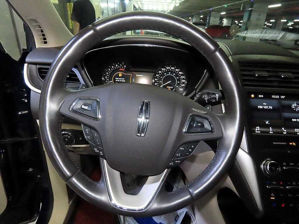 Lincoln MKC — photo 08