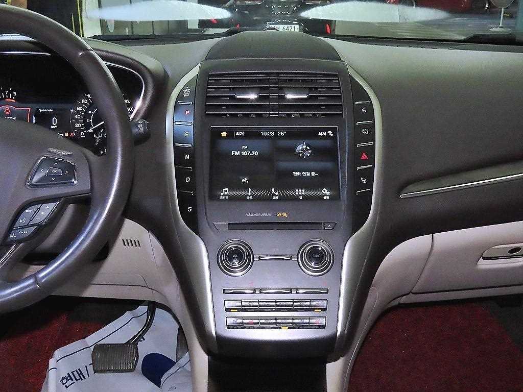 Lincoln MKC — photo 11