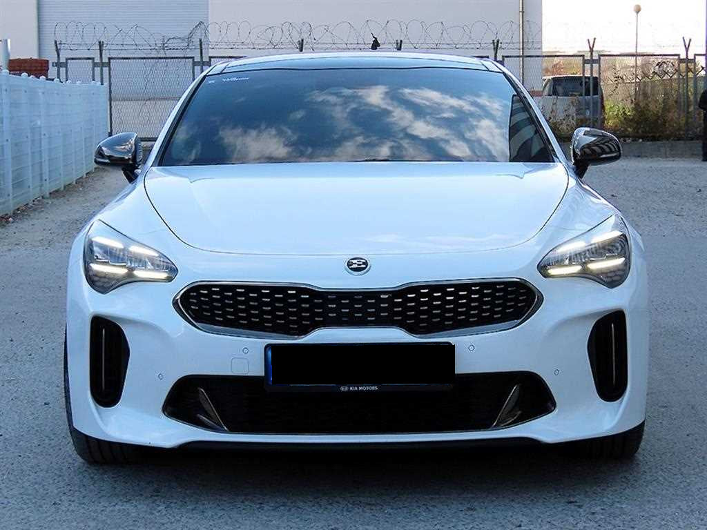 Kia Stinger — photo 01