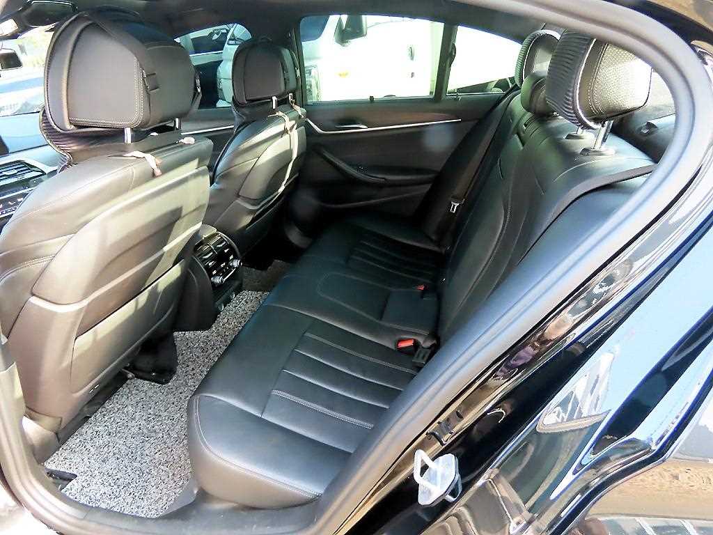 BMW 5-Series — photo 06