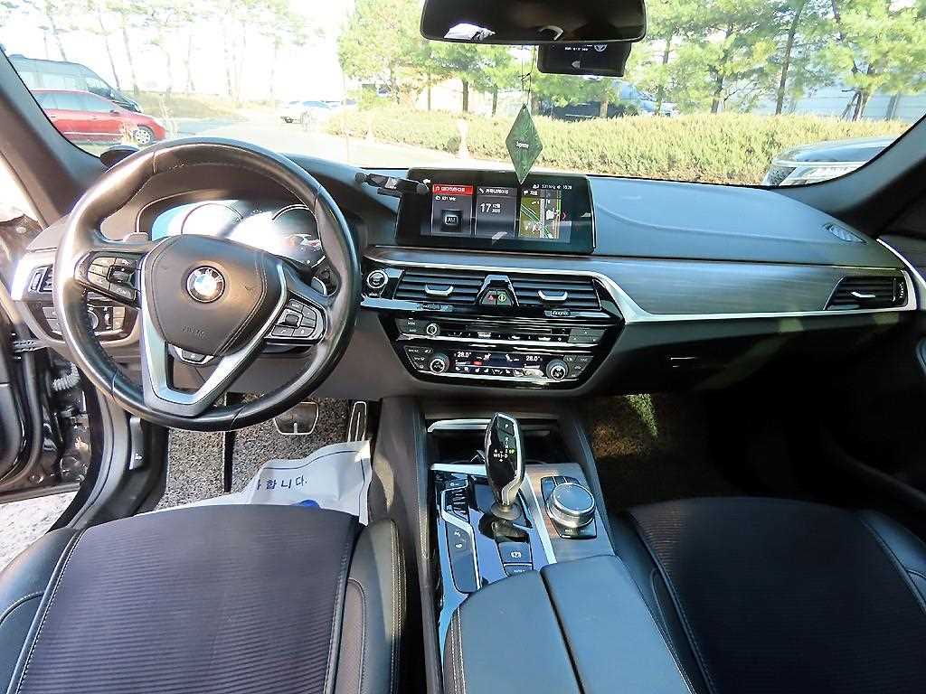 BMW 5-Series — photo 07