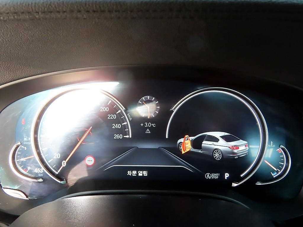 BMW 5-Series — photo 09
