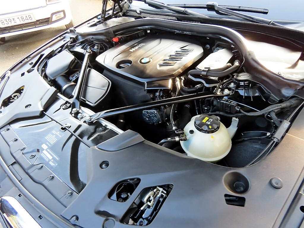 BMW 5-Series — photo 19