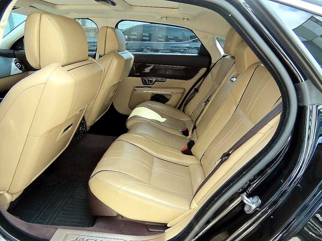 Jaguar XJ — photo 06