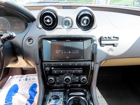 Jaguar XJ — photo 13