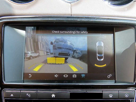 Jaguar XJ — photo 15