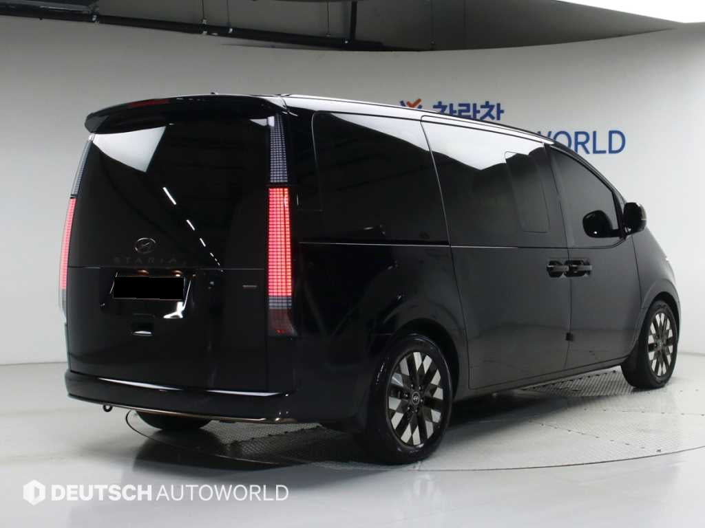 Hyundai Staria — photo 02