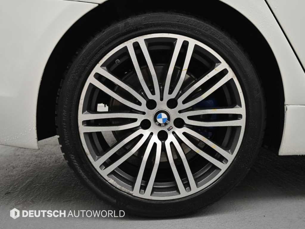 BMW 5-Series — photo 04