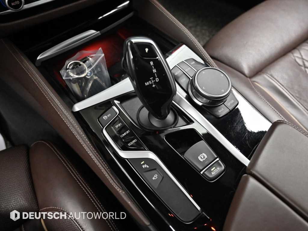 BMW 5-Series — photo 08