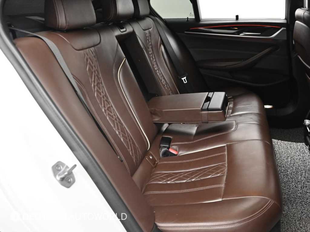 BMW 5-Series — photo 11