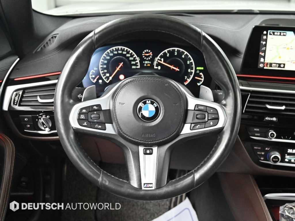 BMW 5-Series — photo 12