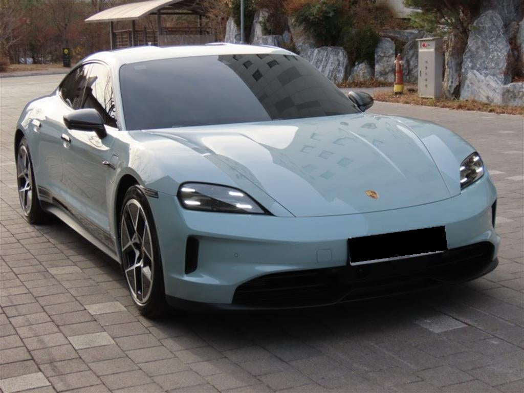 Porsche Taycan — photo 02
